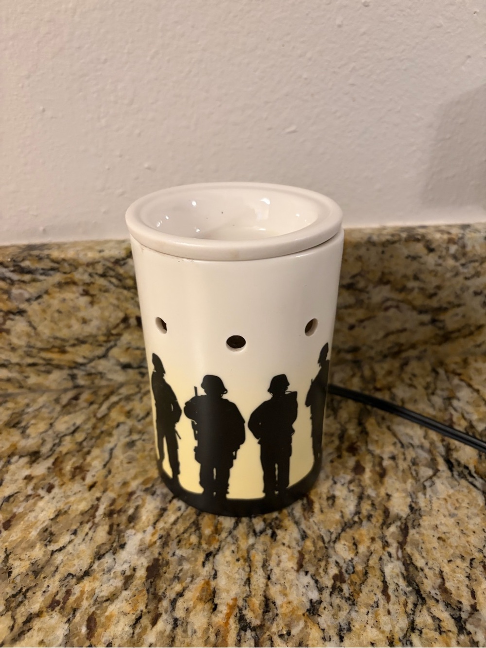 Scentsy Service & Sacrifice Warmer